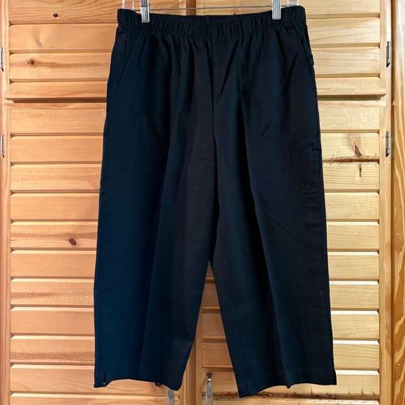 NWT Women’s White Stag Pull On Capri Pants, Size M, Black Soot - Picture 1 of 7